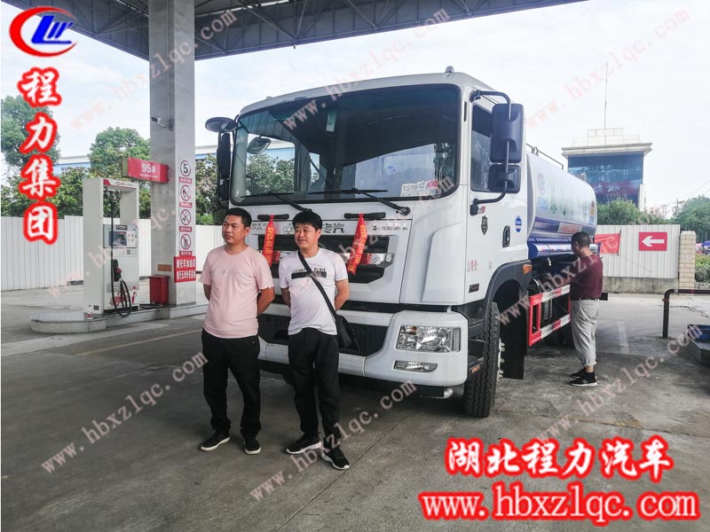 2019/05/31 鄭州吳總、唐總在程力專用汽車股份有限公司自提一輛12方東風D9噴霧車，單號26729