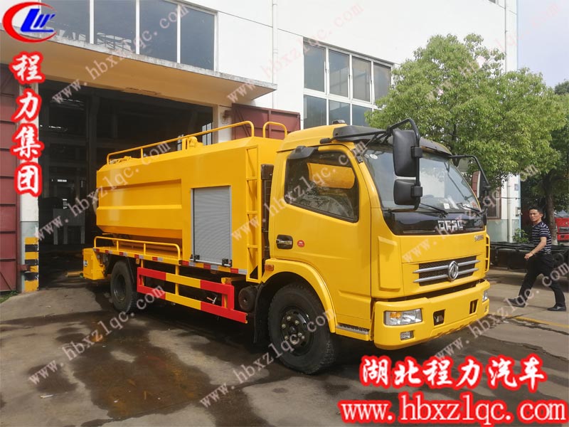 湖北程力集團清洗吸污車遠見聞名，深受廣大客戶追捧的多功能寶車！