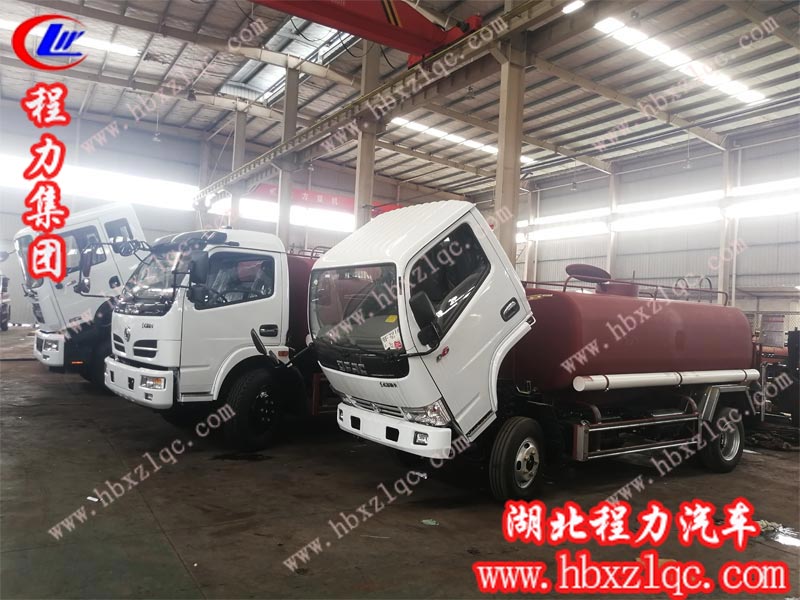 程力專用汽車股份有限公司灑水車披上華麗外衣，榮登閃亮舞臺