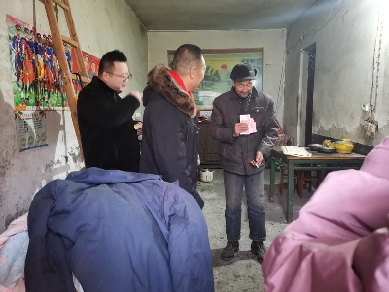 情系扶貧，湖北程力馬旭東馬主管帶領(lǐng)員工春節(jié)慰問(wèn)送溫暖
