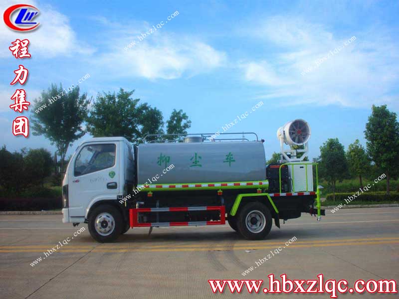 天很藍(lán)，車很好，湖北程力集團(tuán)東風(fēng)福瑞卡抑塵車一車兩用
