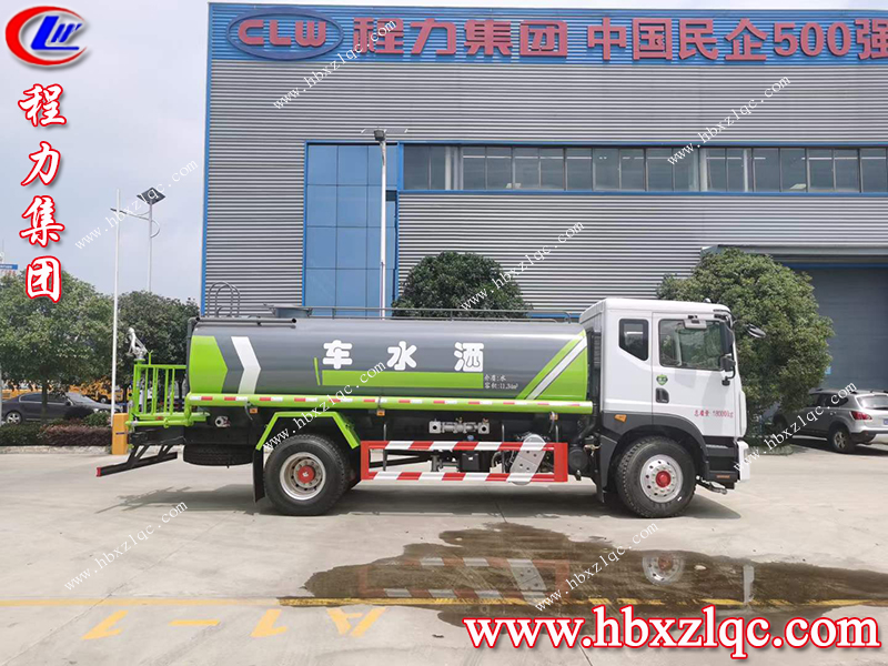 河南鄭州客戶不遠萬里來程力集團訂購灑水車，客戶滿意是我們最大的動力