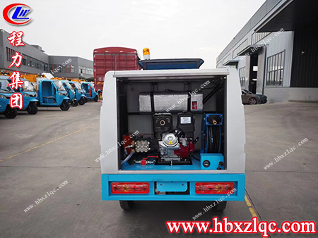 伸縮靈活，可360°旋轉(zhuǎn)，程力牌三輪高壓清洗車(chē)實(shí)現(xiàn)無(wú)死角清洗作業(yè)